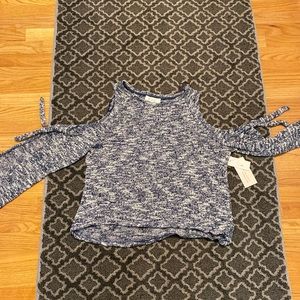 Turo by Vince Camuto size medium off the shoulder navy and white